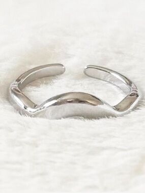 5/$15 🩷 MUST BUNDLE Silver Open Wave Ring - Stylish Minimalist Jewelry
